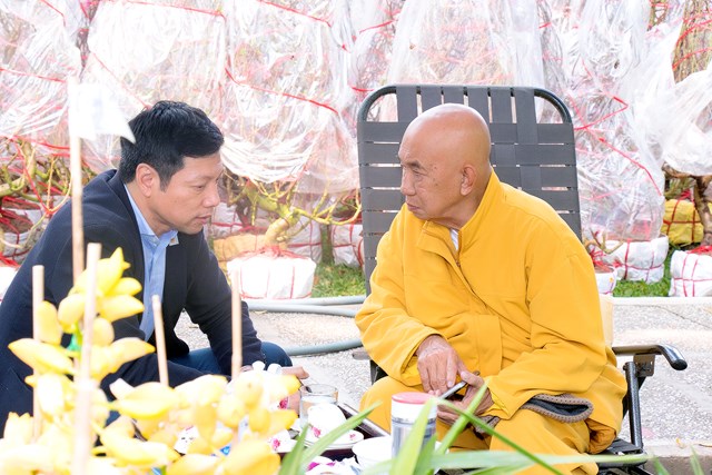 H&ograve;a thượng Th&iacute;ch Huệ Đăng b&aacute;n lan ở c&ocirc;ng vi&ecirc;n 23/9,TP Hồ Ch&iacute; Minh mỗi dịp Tết