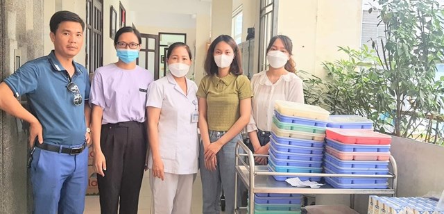 Đội ngũ Đại l&yacute; Thuế Việt Luật l&agrave;m hoạt động thiện nguyện