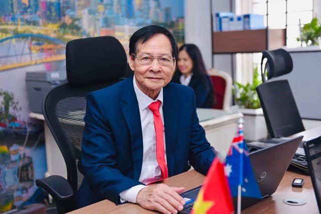Tiến sĩ Phạm Đ&igrave;nh Huỳnh - Chủ tịch HĐQT Đại Nam Sơn Group Nguy&ecirc;n Ph&oacute; Gi&aacute;m đốc Học viện B&aacute;o ch&iacute; &amp; Tuy&ecirc;n truyền; Nguy&ecirc;n Gi&aacute;m đốc Học viện Ch&iacute;nh trị khu vực IV