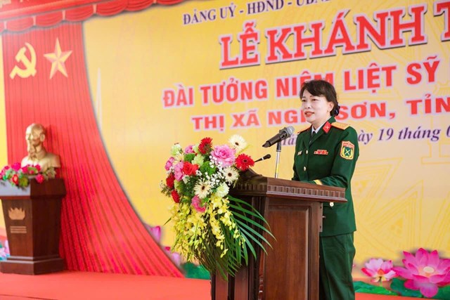 B&agrave; L&ecirc; Thị Lợi &ndash; Trưởng Ban kiểm so&aacute;t MB ph&aacute;t biểu tại Lễ kh&aacute;nh th&agrave;nh Đ&agrave;i Tưởng niệm Liệt Sỹ phường Hải B&igrave;nh.