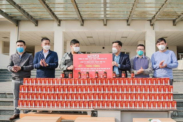 Trao tặng Vi&ecirc;n thảo mộc Thi&ecirc;n Việt An tại Bệnh viện d&atilde; chiến tỉnh Hưng Y&ecirc;n