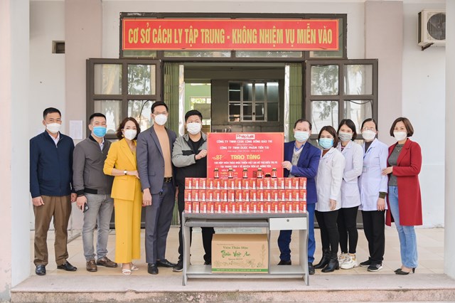 Trao tặng Vi&ecirc;n thảo mộc Thi&ecirc;n Việt An tại Bệnh viện đa khoa huyện Ti&ecirc;n Lữ (Hưng Y&ecirc;n).&nbsp;