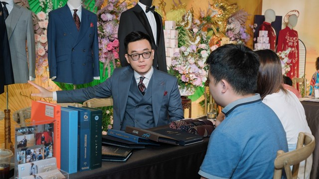 Trong một sự kiện triển l&atilde;m cưới tại kh&aacute;ch sạn L7 West Lake.