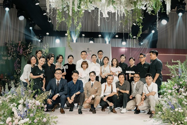 C&ugrave;ng c&aacute;c đối t&aacute;c trong một sự kiện Triển l&atilde;m cưới tại kh&aacute;ch sạn Sheraton H&agrave; Nội.