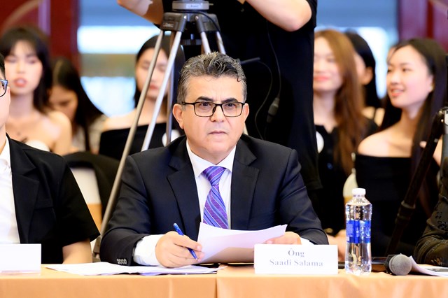 Sự g&oacute;p mặt của Đại sứ Saadi Salama tại sự kiện casting &ldquo;Tuần Lễ &Aacute;o D&agrave;i 2024&rdquo; thể hiện sự quan t&acirc;m v&agrave; tr&acirc;n trọng của bạn b&egrave; quốc tế với văn h&oacute;a Việt Nam, đặc biệt với văn h&oacute;a &aacute;o d&agrave;i.&nbsp; &nbsp;