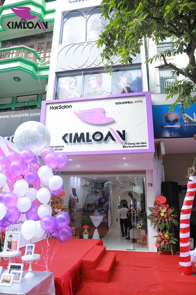 Nhà tạo mẫu tóc Kim Loan: Gửi gắm yêu thương qua từng mái tóc - Ảnh 1 Nhà tạo mẫu tóc Kim Loan: Gửi gắm yêu thương qua từng mái tóc - Ảnh 1
