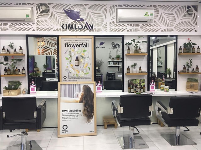 Nhà tạo mẫu tóc Kim Loan: Gửi gắm yêu thương qua từng mái tóc - Ảnh 2 Nhà tạo mẫu tóc Kim Loan: Gửi gắm yêu thương qua từng mái tóc - Ảnh 2