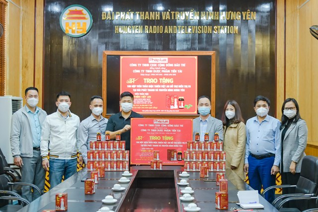 C&#244;ng ty Bảo Tr&#237; trao tặng h&#224;ng trăm hộp sản phẩm Vi&#234;n thảo mộc Thi&#234;n Việt An cho Đ&#224;i Ph&#225;t thanh v&#224; Truyền h&#236;nh Hưng Y&#234;n - Ảnh 3