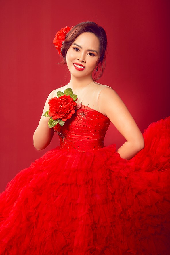  Phạm Thị C&#250;c – &#193; hậu Doanh nh&#226;n To&#224;n năng ch&#226;u &#193; 2018; Ph&#243; Gi&#225;m đốc C&#244;ng ty V&#224;ng bạc đ&#225; qu&#253; Quang Hiểu: “ Phụ nữ h&#227;y toả s&#225;ng như kim cương” - Ảnh 1