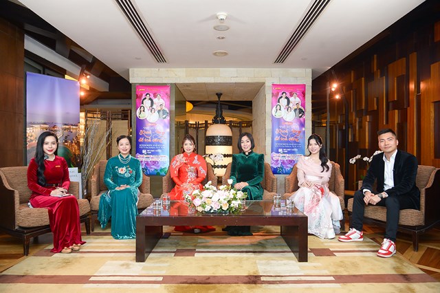 C&aacute;c kh&aacute;ch mời trong buổi toạ đ&agrave;m.