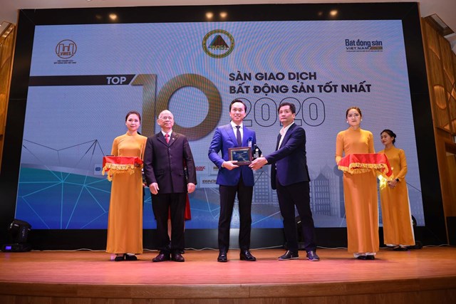 Lộc Sơn H&#224; 3 năm li&#234;n tiếp đạt giải Top 10 S&#224;n giao dịch bất động sản tốt nhất - Ảnh 1