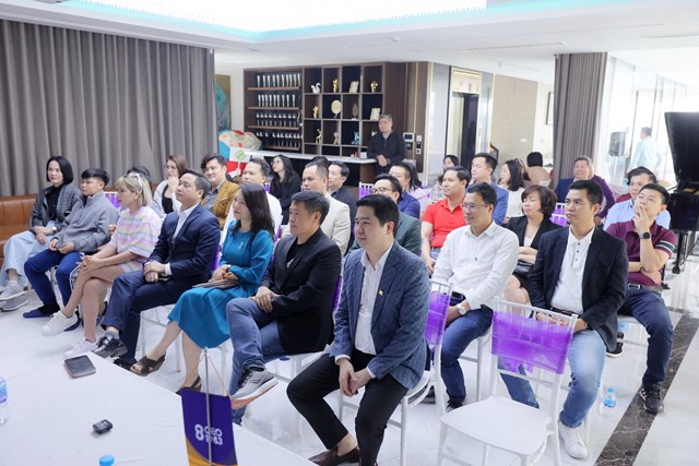 C&aacute;c doanh nh&acirc;n trẻ tại toạ đ&agrave;m