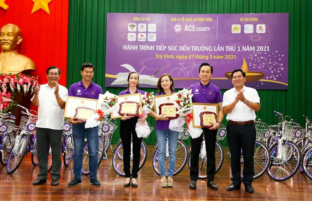 ACE Charity &amp; Think Big Group trao 1,6 tỷ học bổng cho học sinh ngh&#232;o - Ảnh 1