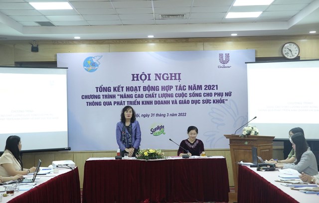 B&agrave; Trương Thị Thu Thủy, Trưởng ban Gia đ&igrave;nh &ndash; X&atilde; hội (Hội Li&ecirc;n hiệp Phụ nữ Việt Nam) chủ tr&igrave; hội nghị