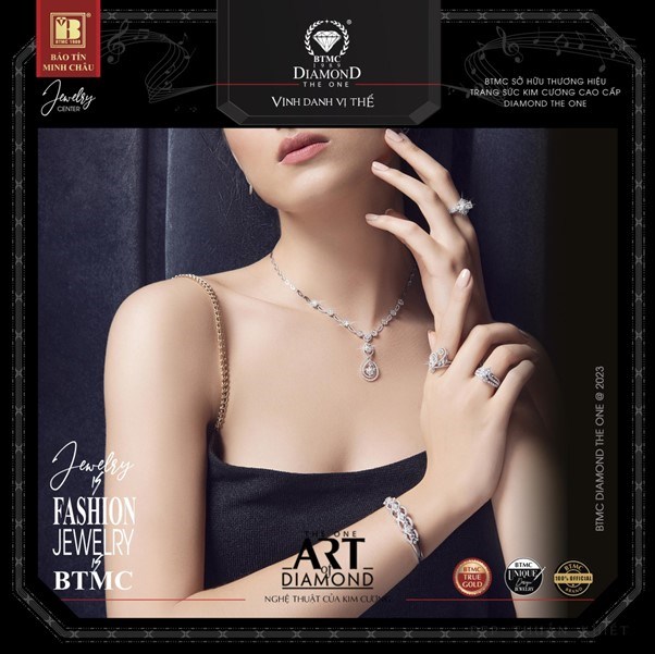 Qu&yacute; ph&aacute;i, ki&ecirc;u sa trong c&aacute;c buổi tiệc t&ugrave;ng c&ugrave;ng trang sức kim cương s&agrave;nh điệu