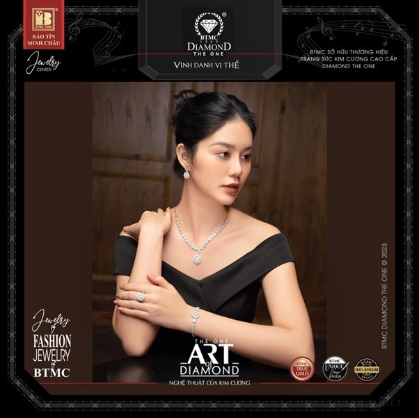 Duy&ecirc;n d&aacute;ng, thanh lịch nơi c&ocirc;ng sở c&ugrave;ng trang sức kim cương thời thượng