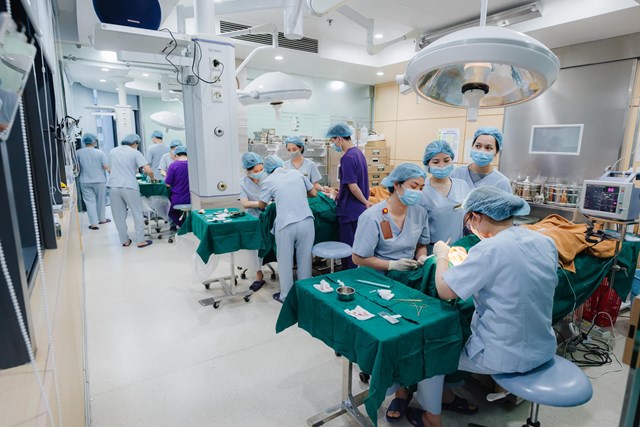 Thẩm mỹ Ho&#224;ng Tuấn: H&#224;nh tr&#236;nh 10 năm l&#224;m đẹp cho đời - Ảnh 2