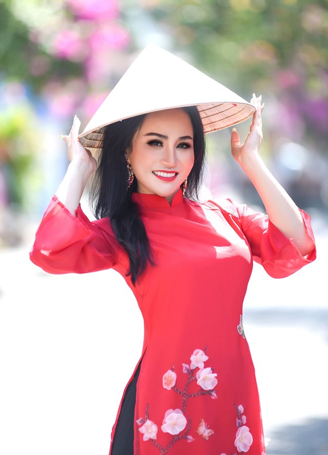 Đạo diễn - Doanh nh&#226;n Nguyễn Lan Vy: Kh&#225;t vọng đưa văn h&#243;a &#225;o d&#224;i Việt Nam l&#234;n s&#226;n khấu quốc tế - Ảnh 1