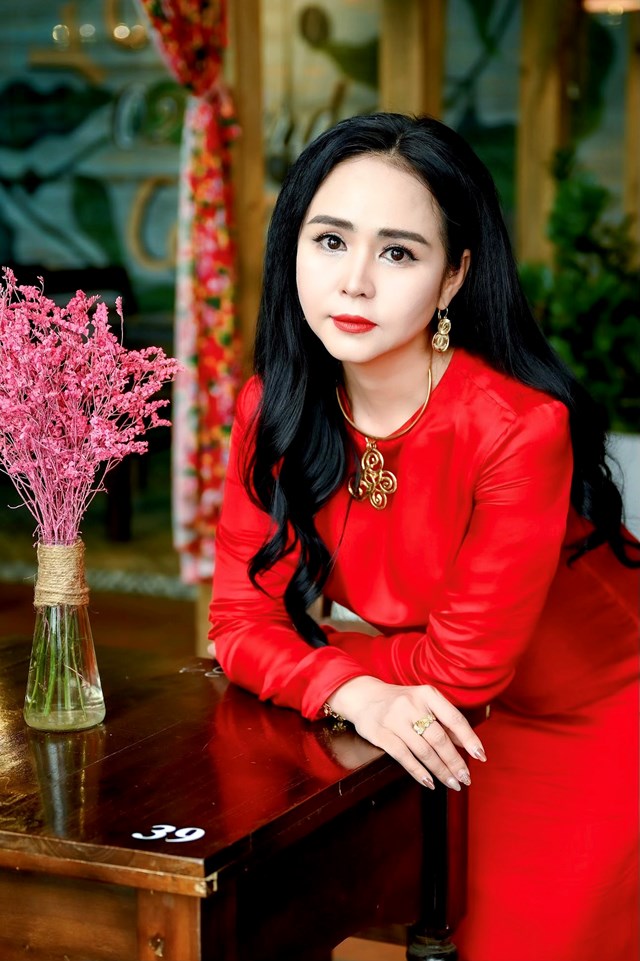 Nữ ho&#224;ng Hoa hồng B&#249;i Thị Thanh Hương: Kh&#225;t khao đưa t&#224; &#225;o d&#224;i Việt Nam v&#224;o cuộc sống - Ảnh 5