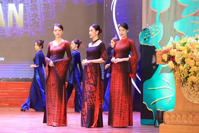 Vẻ đẹp tinh hoa văn h&#243;a của Bắc Giang tr&#234;n &#225;o d&#224;i truyền thống - Ảnh 2