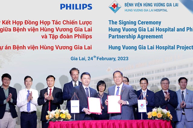Lễ k&yacute; kết giữa&nbsp;BV H&ugrave;ng Vương Gia Lai v&agrave; Tập đo&agrave;n Philips