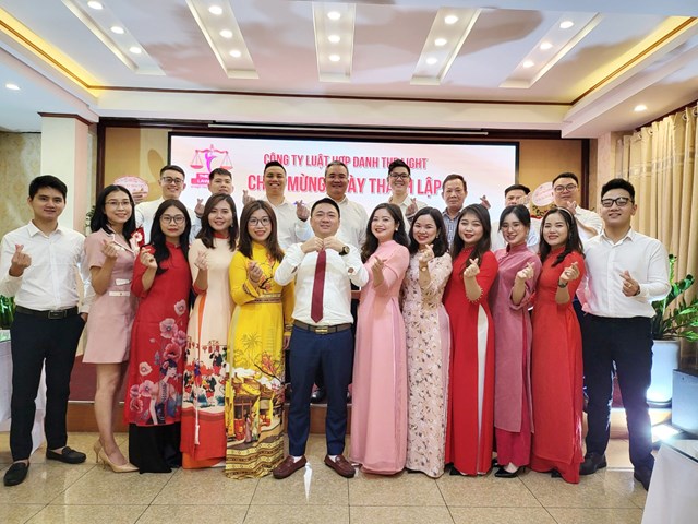 C&#244;ng ty Luật hợp danh The Light: V&#236; một thế giới c&#244;ng bằng! - Ảnh 2