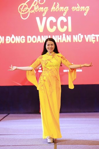 B&agrave; Nguyễn Thị &Aacute;nh Tuyết, Gi&aacute;m đốc C&ocirc;ng ty cổ phần Dự &aacute;n c&ocirc;ng nghệ Nhật Hải (OIC)