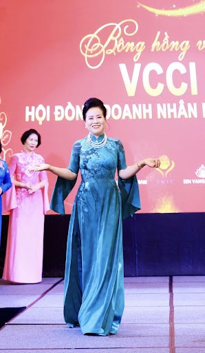 B&agrave; Trần Lan - Gi&aacute;m Đốc C&ocirc;ng Ty TNHH Đồ Gỗ Huế Lan