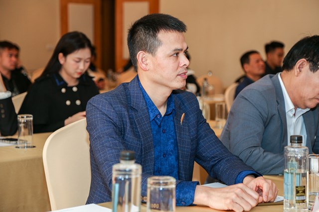 &Ocirc;ng Vũ Văn Ng&agrave;n - Gi&aacute;m đốc kinh doanh KLara Việt Nam.