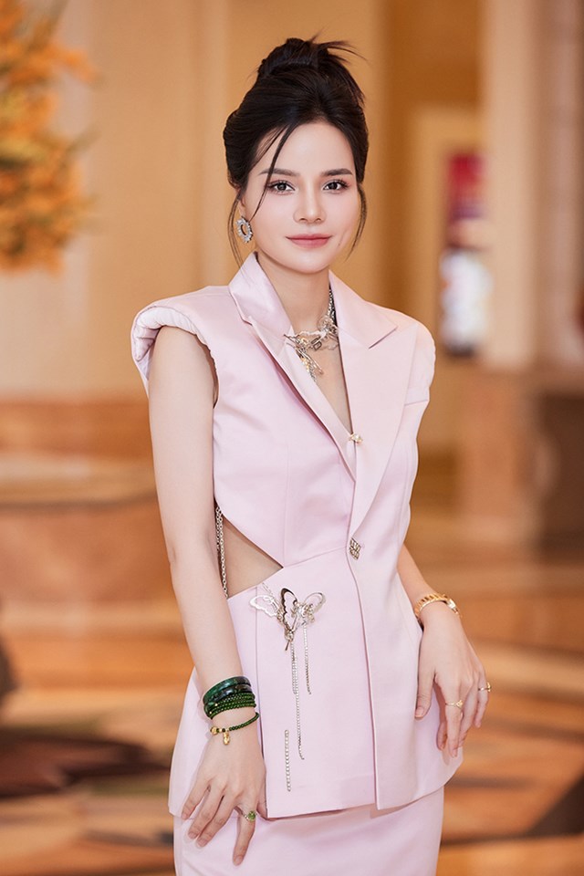 Phạm Thu Hiền - Gi&#225;m đốc C&#244;ng ty CP Tập đo&#224;n Hwin: “Ngọc d&#249; qu&#253; phải m&#224;i mới s&#225;ng” - Ảnh 6