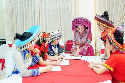 Ban gi&aacute;m khảo nỗ lực l&agrave;m việc để lựa chọn ra th&iacute; sinh xuất sắc nhất