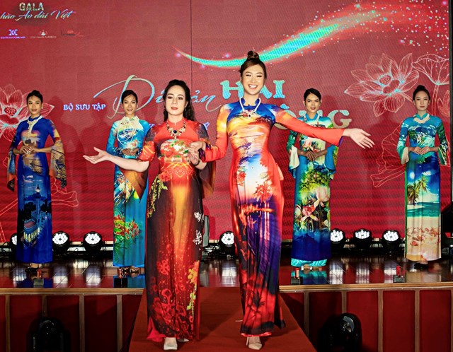 NTK Thi&ecirc;n L&yacute; với BST Di Sản Hải Ph&ograve;ng

NTK Ngọc Diệp với BST Hương Sắc L&agrave;o Cai


NTK &Uacute;t Hương với BST Kh&aacute;t vọng miền qu&ecirc;

NTK Kim Oanh với BST Li&ecirc;n Hoa