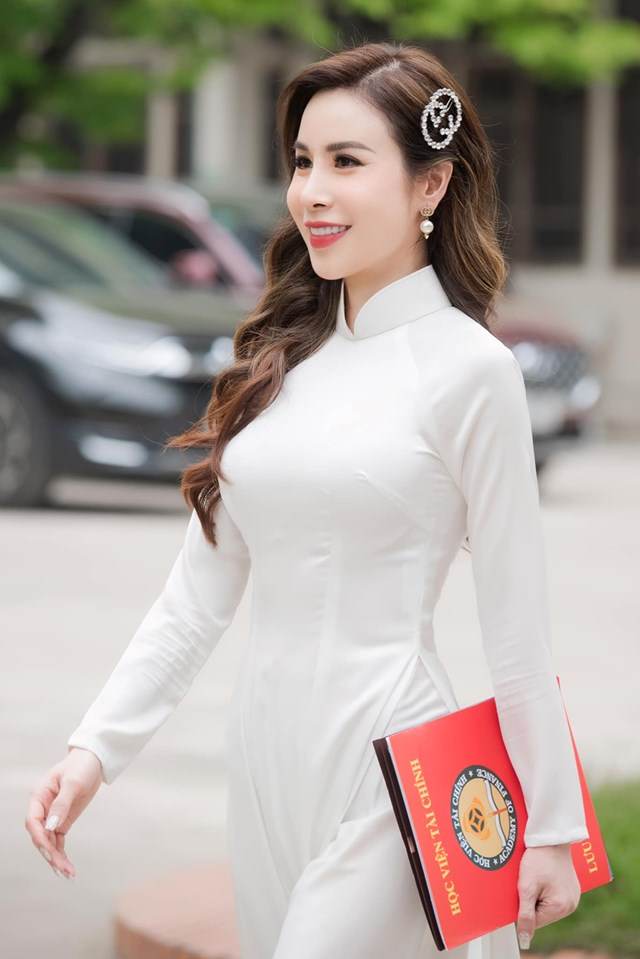 Ho&agrave;ng Dung tại buổi khai giảng lớp nghi&ecirc;n cứu sinh của Học viện T&agrave;i ch&iacute;nh

Ho&agrave;ng Dung tại buổi khai giảng lớp nghi&ecirc;n cứu sinh của Học viện T&agrave;i ch&iacute;nh

Ho&agrave;ng Dung tại buổi khai giảng lớp nghi&ecirc;n cứu sinh của Học viện T&agrave;i ch&iacute;nh