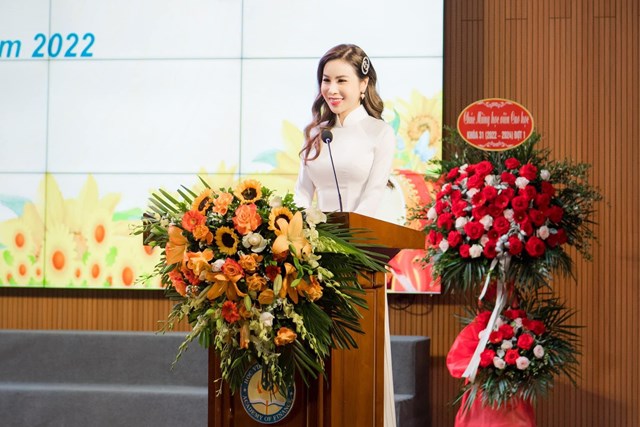 Ho&agrave;ng Dung tại buổi khai giảng lớp nghi&ecirc;n cứu sinh của Học viện T&agrave;i ch&iacute;nh