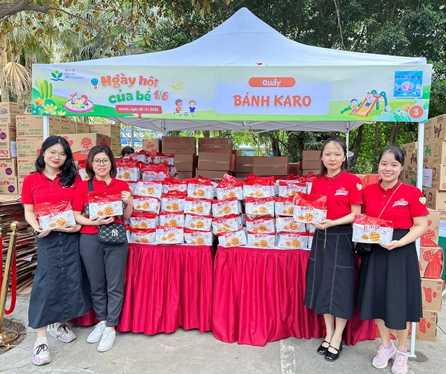 B&aacute;nh Karo trứng tươi ch&agrave; b&ocirc;ng xuất hiện tại gian h&agrave;ng qu&agrave; tặng b&aacute;nh