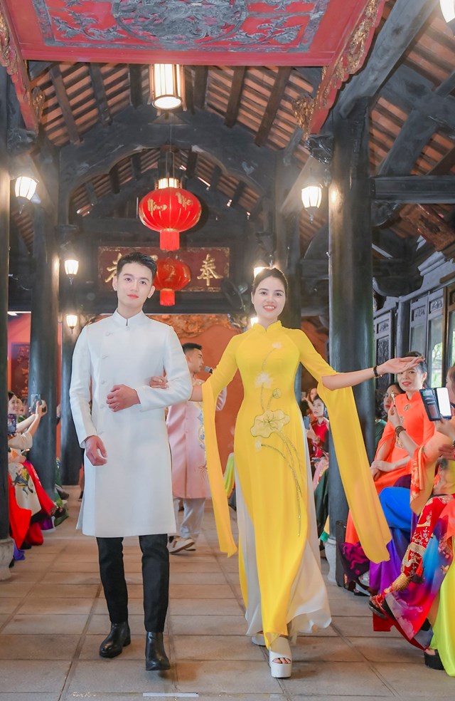 Tr&#236;nh diễn t&#244;n vinh &#225;o d&#224;i tại Việt Phủ Th&#224;nh Chương - Ảnh 2