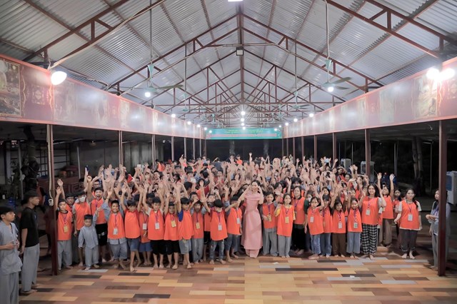 ThS.MC Giang Hồng: Hơn 1 thập kỷ l&#224;m chủ s&#226;n khấu - Ảnh 9