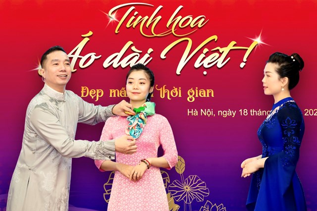 NTK Đỗ Trịnh Ho&agrave;i Nam v&agrave; NTK Th&uacute;y Liễu hướng dẫn mix khăn với &aacute;o d&agrave;i