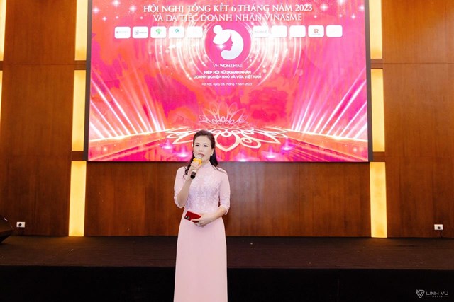 B&agrave; L&ecirc; Thị Minh Hoa, - Ủy vi&ecirc;n Ban chấp h&agrave;nh Hội DN nhỏ v&agrave; vừa Việt Nam_ Chủ tịch hiệp hội Nữ doanh nh&acirc;n doanh nghiệp nhỏ v&agrave; vừa Việt Nam chia sẻ với c&aacute;c th&agrave;nh vi&ecirc;n