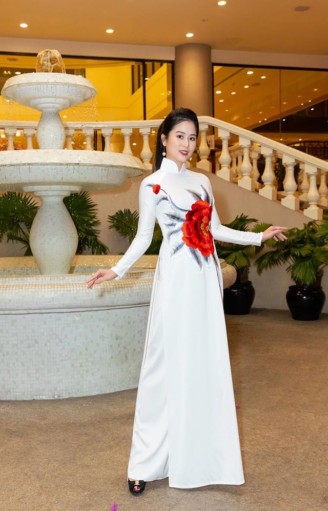 Nh&#224; thiết kế Linh B&#249;i: Đam m&#234; dẫn lối th&#224;nh c&#244;ng - Ảnh 4