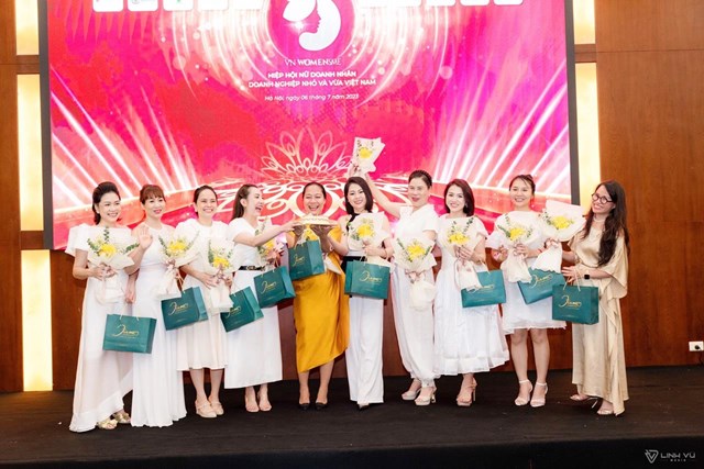 Nữ doanh nh&#226;n Việt Nam chung tay vượt “s&#243;ng lớn” - Ảnh 2