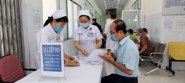 Ti&#234;m chủng vắc xin ph&#242;ng Covid-19: “Thần tốc” nhưng phải an to&#224;n!  - Ảnh 2