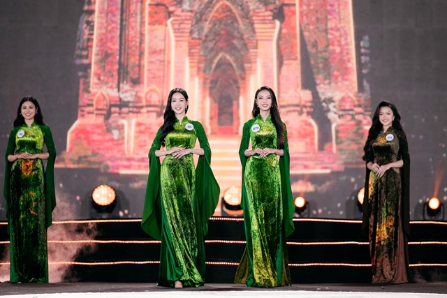 Chung kết Miss World VietNam 2023 - Cuộc h&agrave;nh tr&igrave;nh độc đ&aacute;o quảng b&aacute; du lịch Việt Nam qua BST &Aacute;o D&agrave;i &ldquo; Miền Di Sản &ldquo; của NTK Đỗ Trịnh Ho&agrave;i Nam.

Hoa hậu Huỳnh Trần &Yacute; Nhi v&agrave; người đẹp Ho&agrave;ng Thu Huyền trong BST Miền Di sản

&Aacute; hậu Huỳnh Minh Ki&ecirc;n v&agrave; người đẹp Mai Thị H&agrave; Thu trong BST Miền Di sản