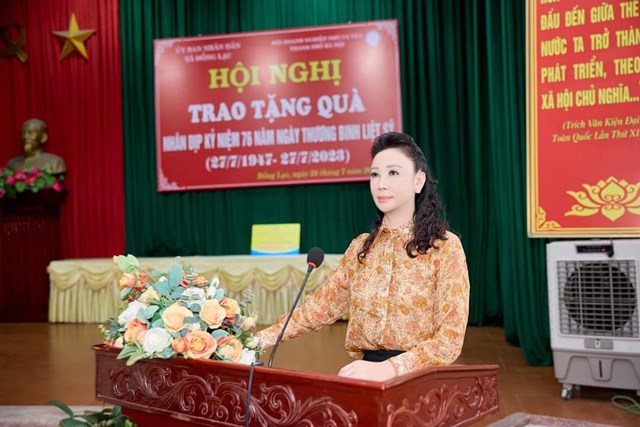 Hoa hậu doanh nh&#226;n th&#224;nh đạt Vũ Thu&#253; Nga tri &#226;n mẹ Việt Nam anh h&#249;ng  - Ảnh 5