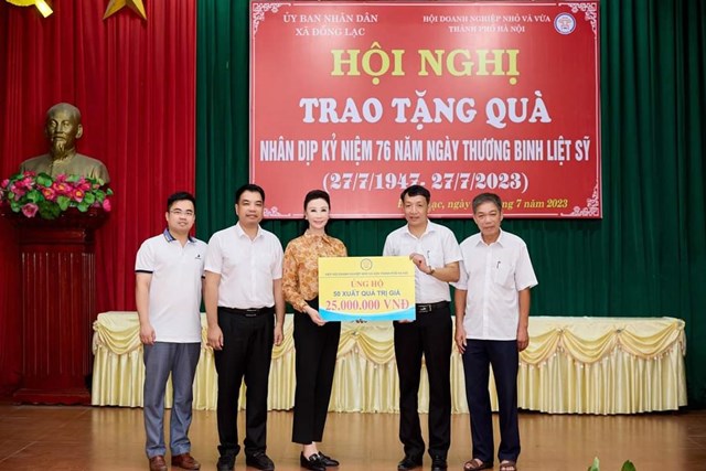 Hoa hậu doanh nh&#226;n th&#224;nh đạt Vũ Thu&#253; Nga tri &#226;n mẹ Việt Nam anh h&#249;ng  - Ảnh 1