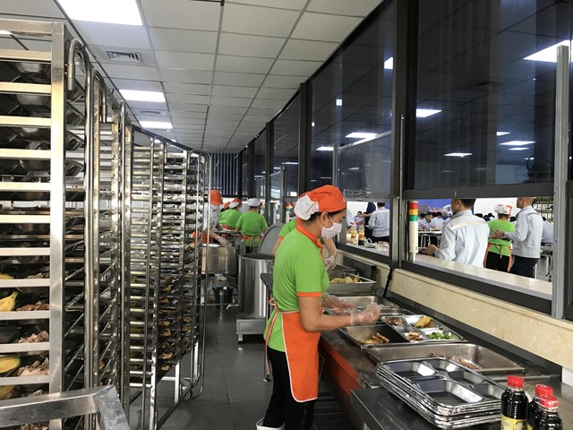 C&aacute;c c&ocirc;ng đoạn sản xuất suất ăn của Haseca đều đảm bảo đ&uacute;ng quy tr&igrave;nh về VSATTP&nbsp;