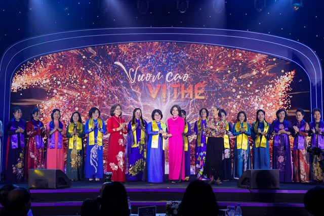 C&aacute;c nữ doanh nh&acirc;n được vinh danh tại Gala