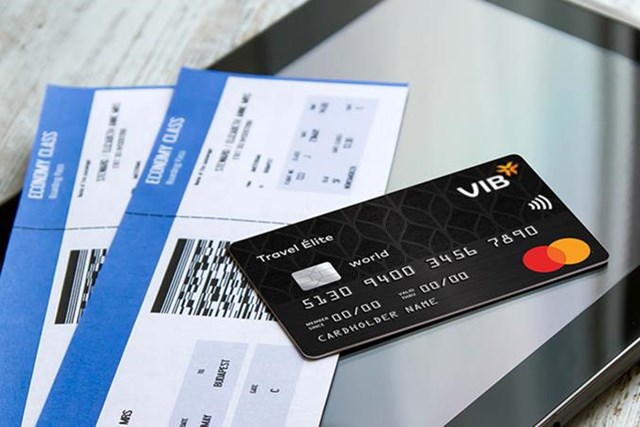 Tận dụng ưu đ&atilde;i từ VIB Travel &Eacute;lite sẽ gi&uacute;p chuyến du lịch của vợ chồng anh Th&agrave;nh tiết kiệm hơn