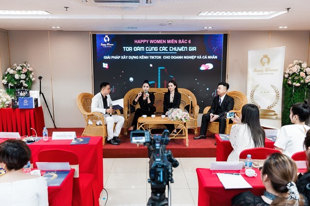Lần lượt: Mc Nguyễn Bảo Tuấn, Chủ Tịch B&ugrave;i Thanh Hương, Trưởng BTC Trương Kim Anh,&nbsp;Chuy&ecirc;n Gia Th&aacute;i Sơn, Diễn Giả Tiến Ho&agrave;ng