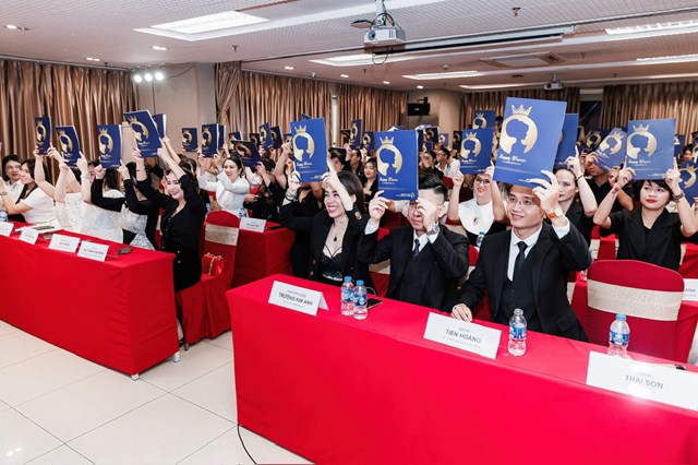 Khung cảnh tại hội trường với hơn 100 doanh nh&acirc;n tham dự.